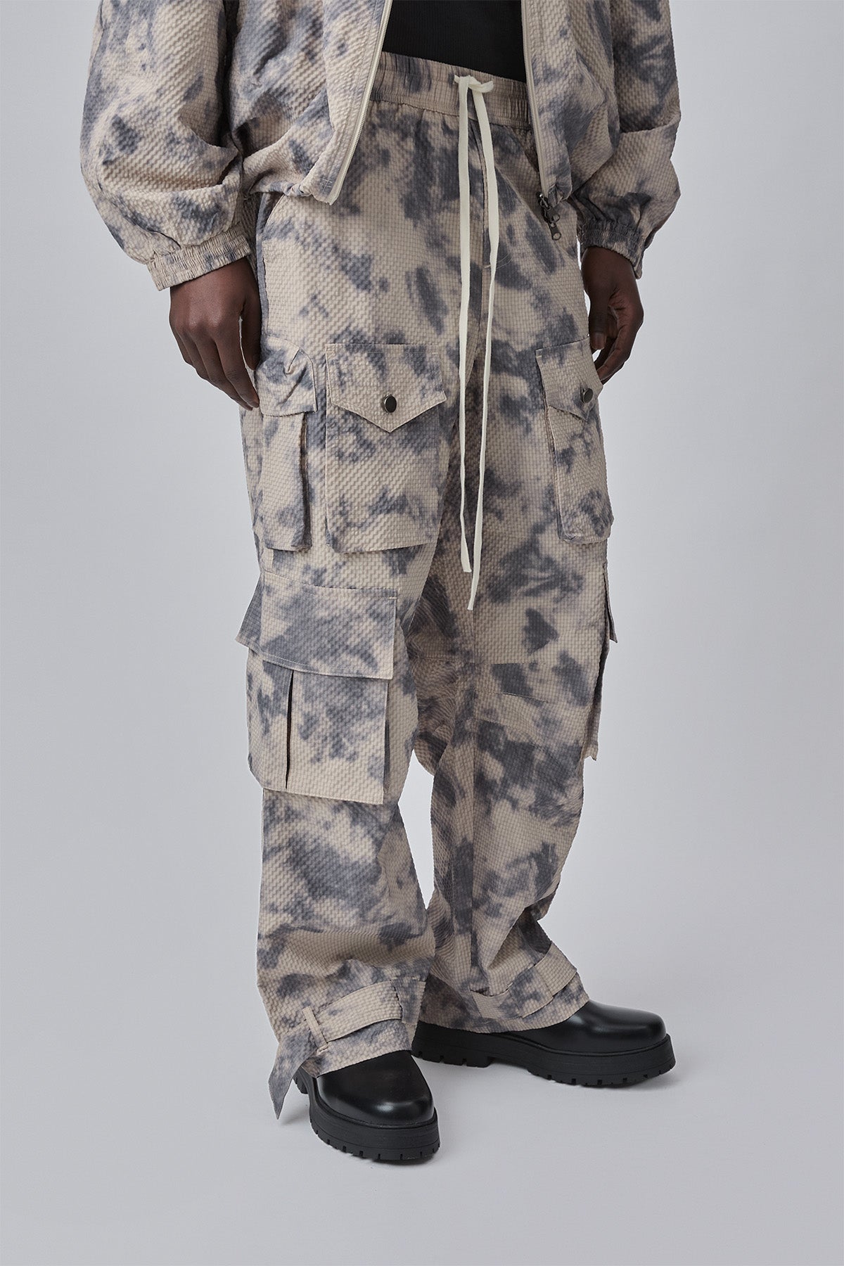 MULTIPLE POCKETS JOGGER
